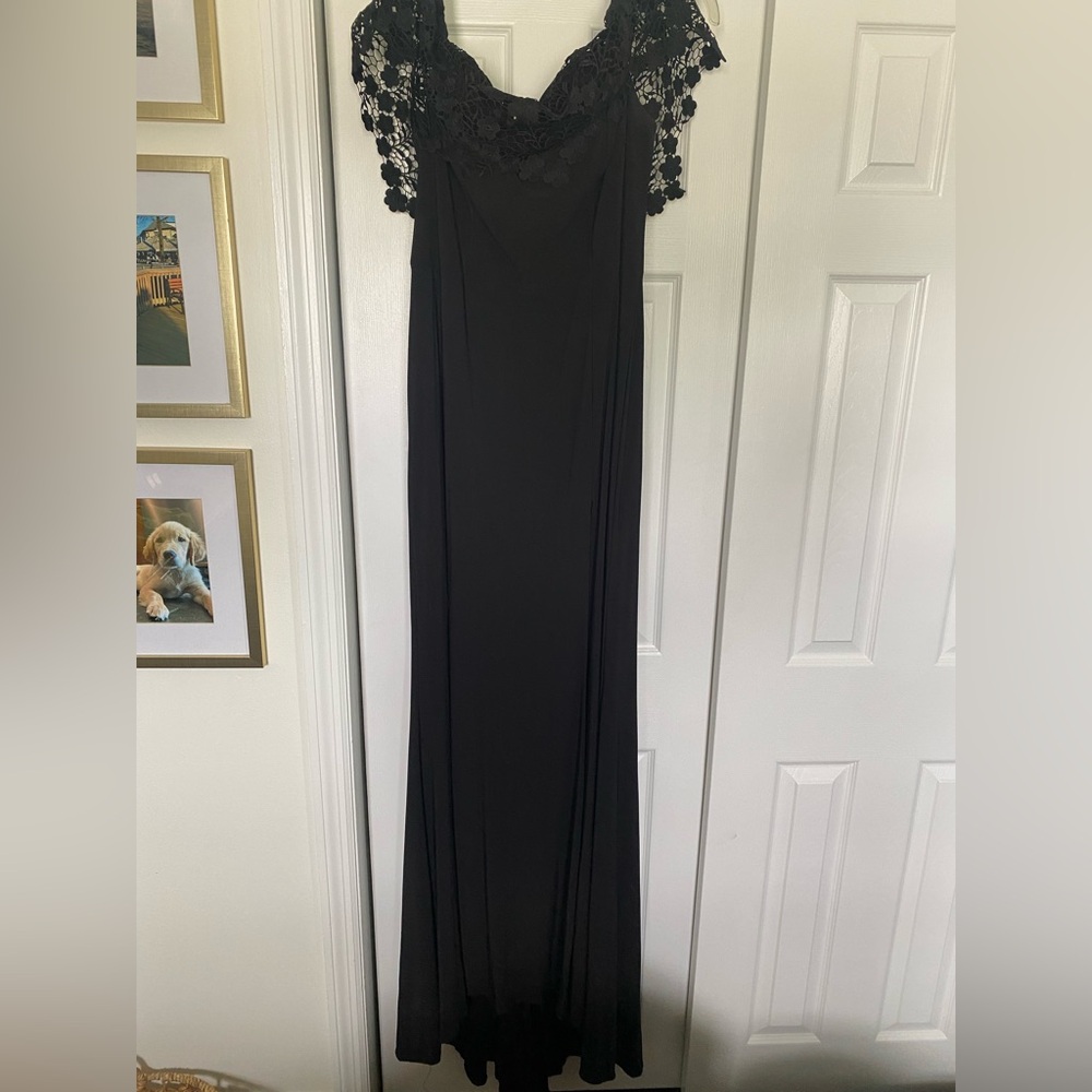 Faviana Glamour Black Grown with lace